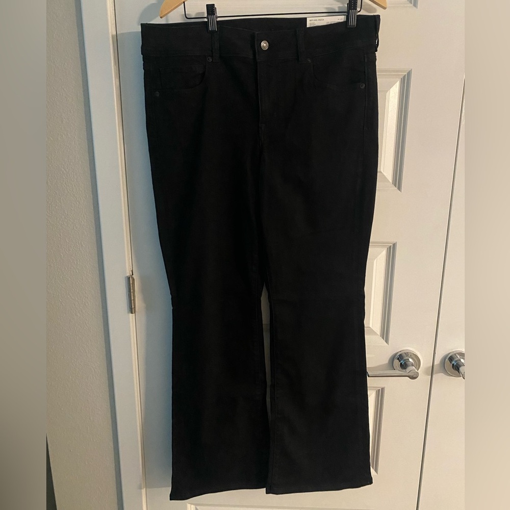 NWT American Eagle Outfitters Black Kick Boot Jeans, 16R!!
